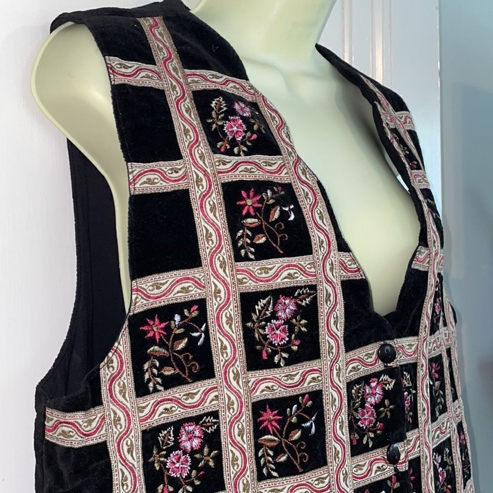 Vtg 90s Van Heusen black velvet vest with brocade ribbon & floral embroidery‎ - Picture 5 of 8
